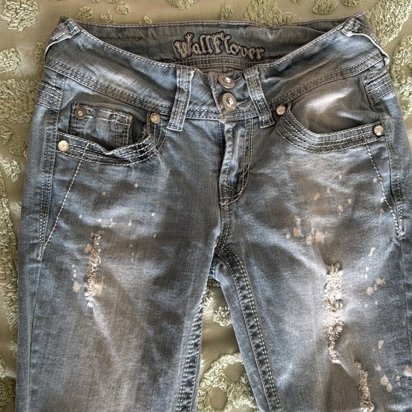 Wallflower Capris - Picture 2 of 7